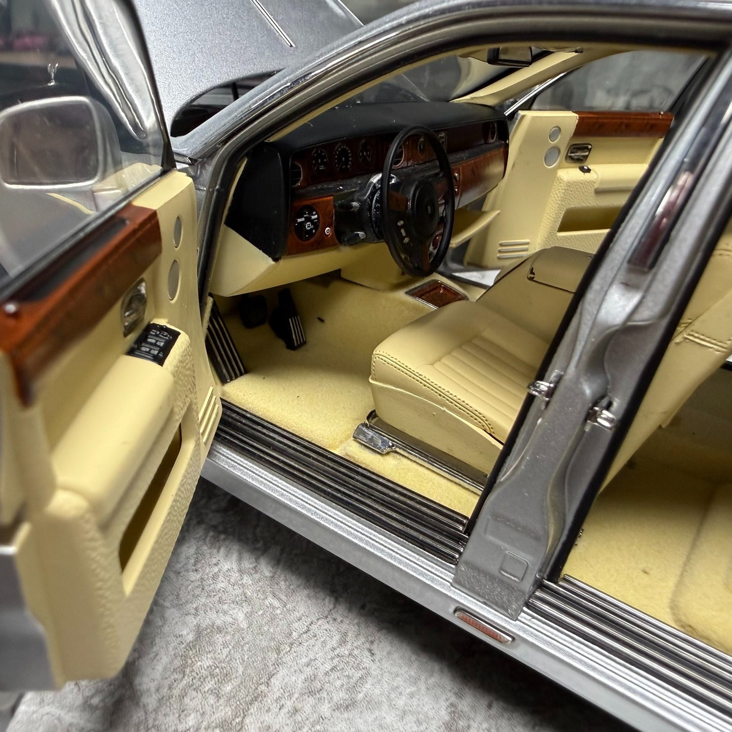 Kyosho Rolls-Royce Phantom 1:18 Alloy Model image 8
