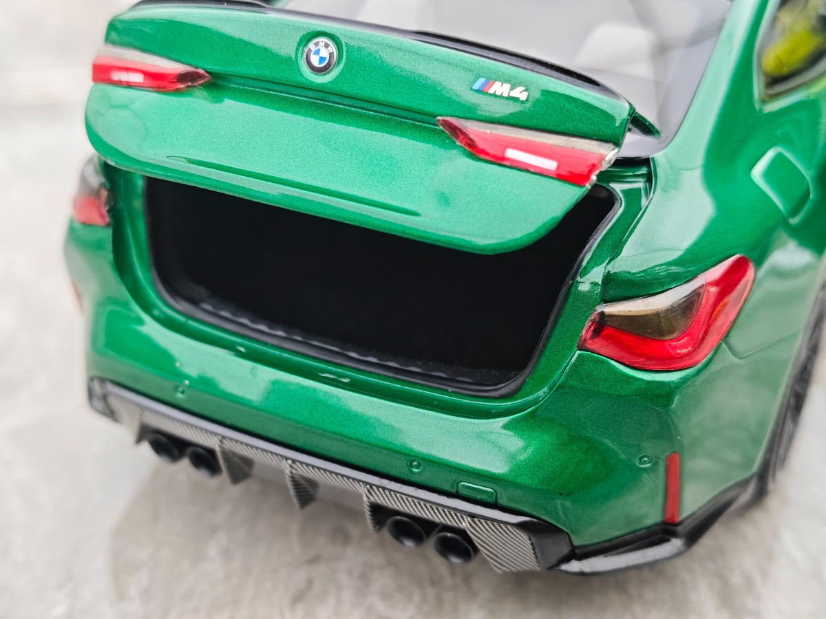 MINICHAMPS BMW M4 DiecastModel 1:18 Green - immagine 8