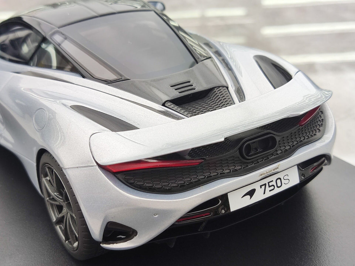 TopSpeed McLaren 750S 1:18 Silver - immagine 8