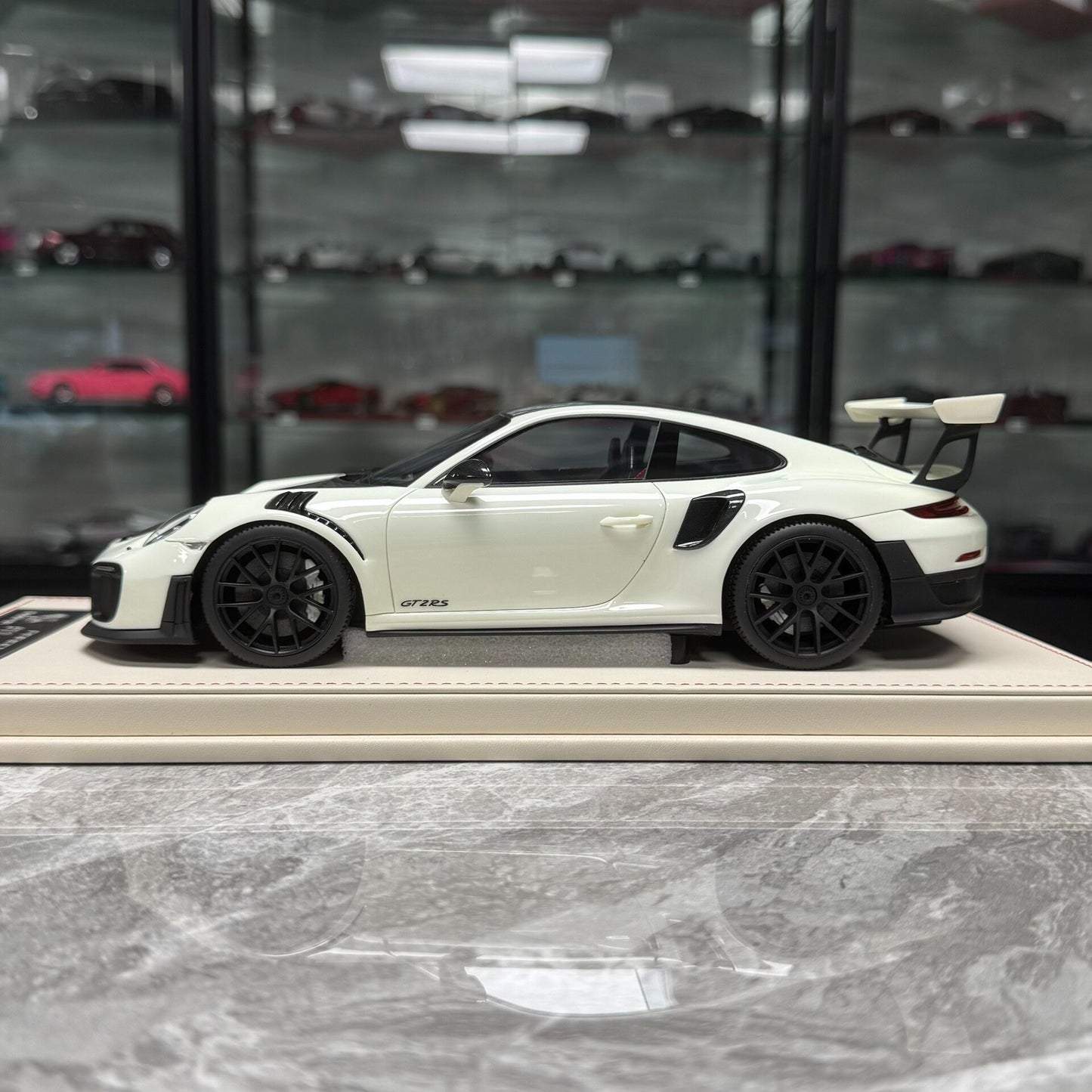 Vehicle Art Porsche 911 GT2 RS 1:18 Resin Model image 8