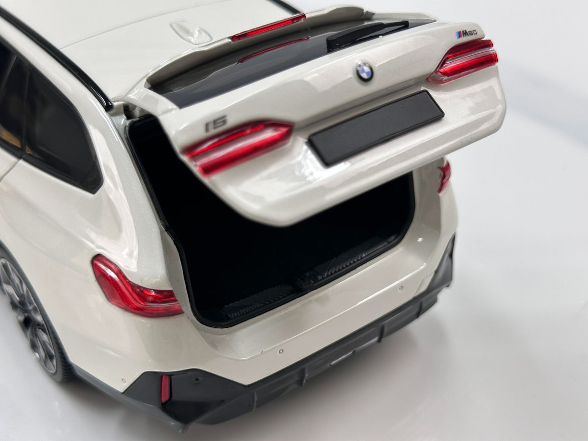 MINICHAMPS BMW i5 M60 TOUR TOURING 2024 110023601 1:18 - immagine 8