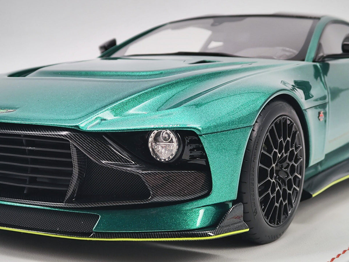 Scale Model Runner Aston Martin Valour RNR 020 1:18 - immagine 8