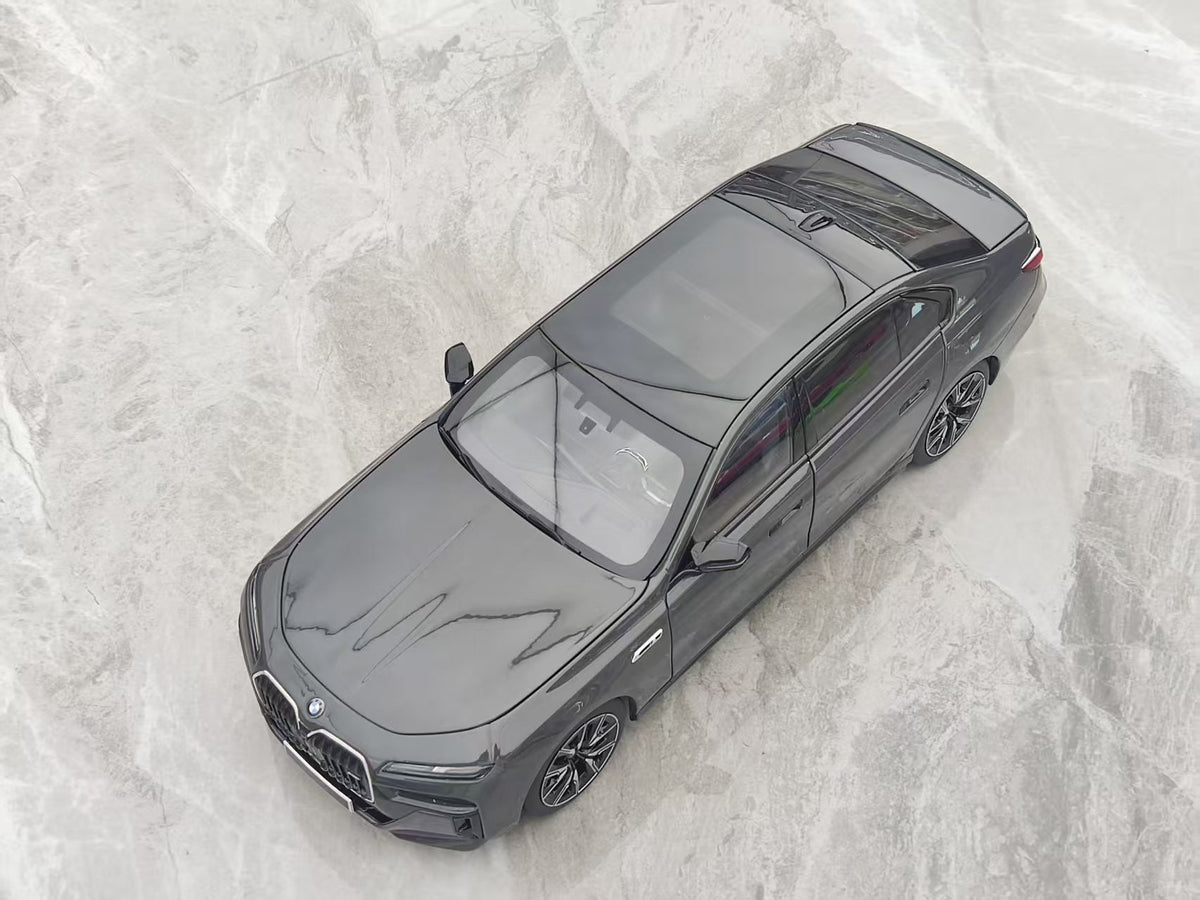 MINICHAMPS BMW I7 M70 G70 110023702 110023701 110023700 1:18 - immagine 8