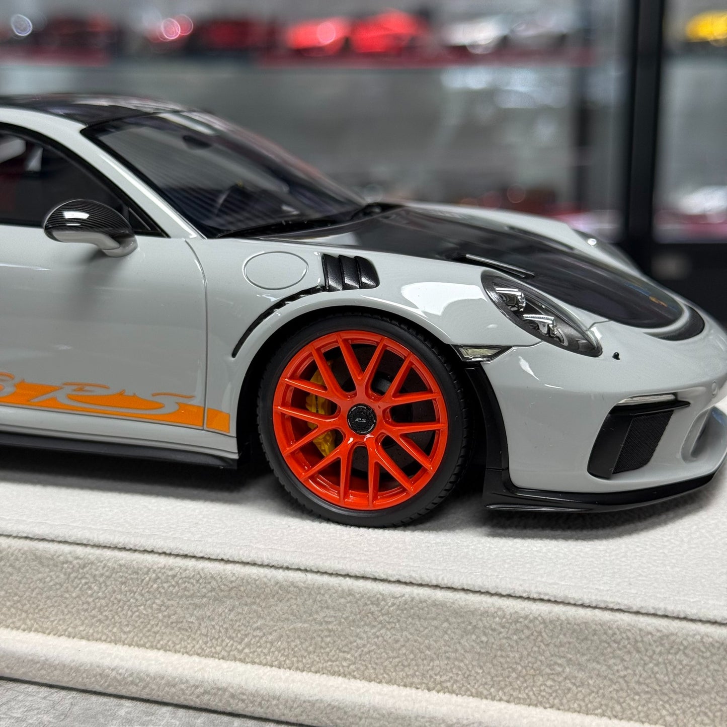 Make Up Porsche 911(991.2)GT3 RS 2018 1:18 Resin Model image 8