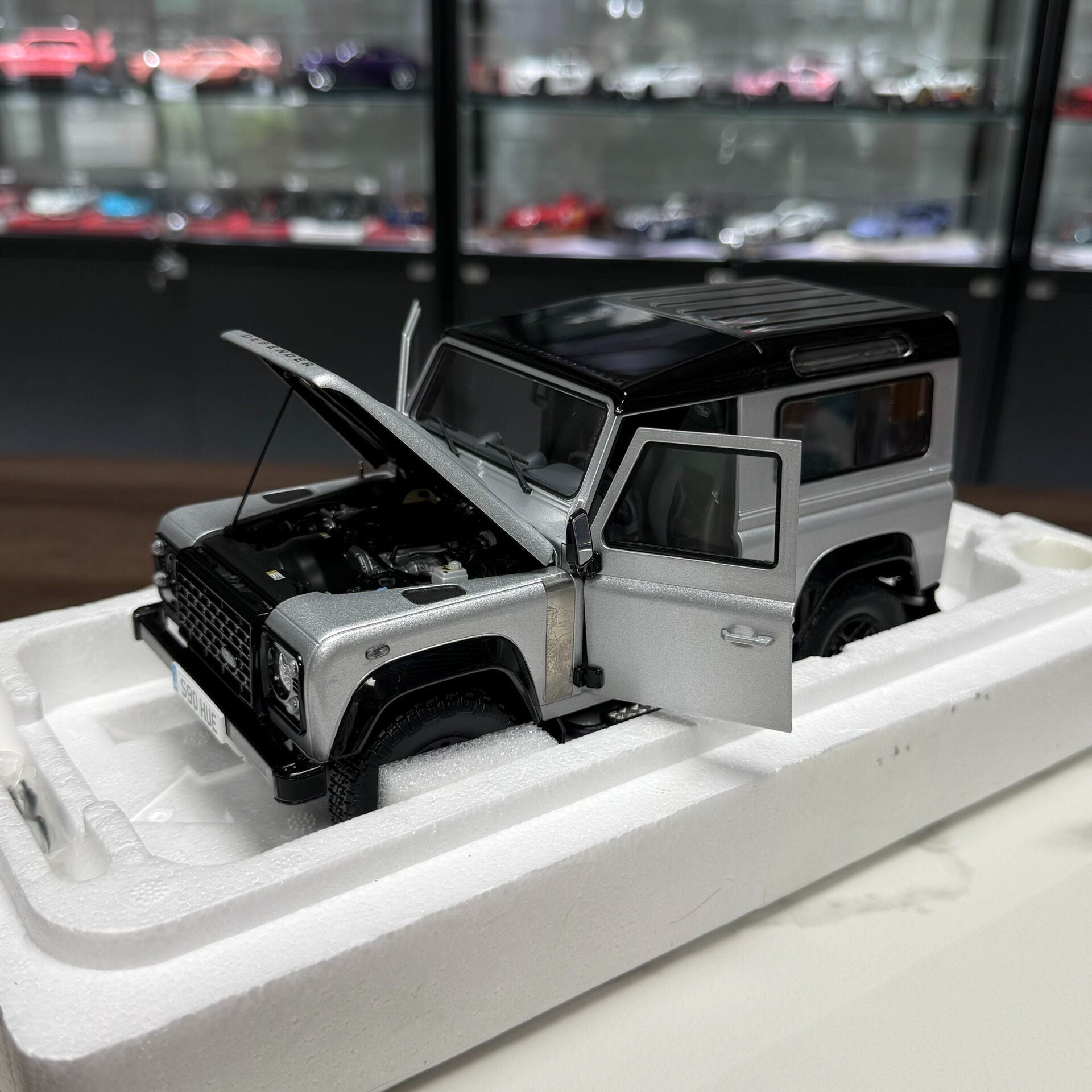 Almost Real Land Rover 90 1:18 Alloy Model image 8