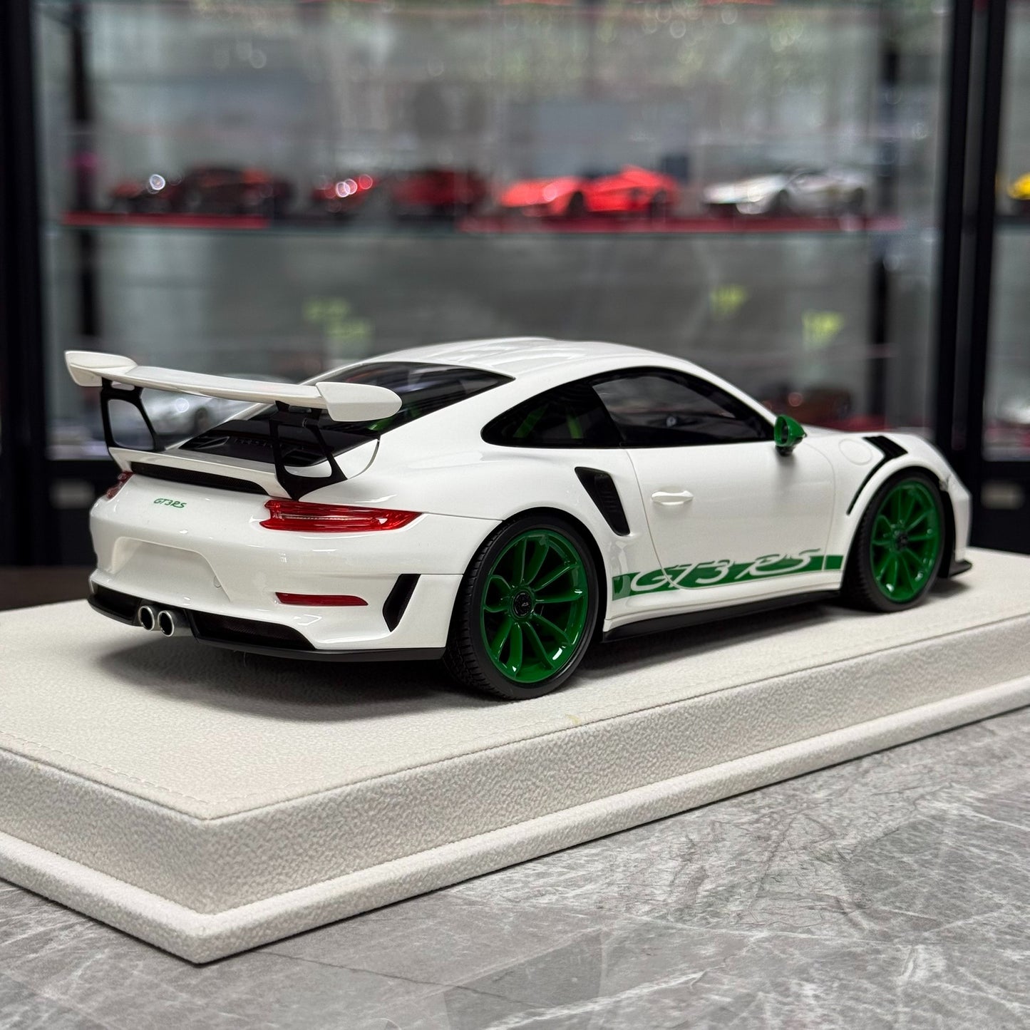 Make Up Porsche 911(991.2)GT3 RS 1:18 Resin Model image 8