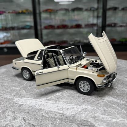 AUTOart BMW 2002 BAUR 1:18 Alloy Model image 8
