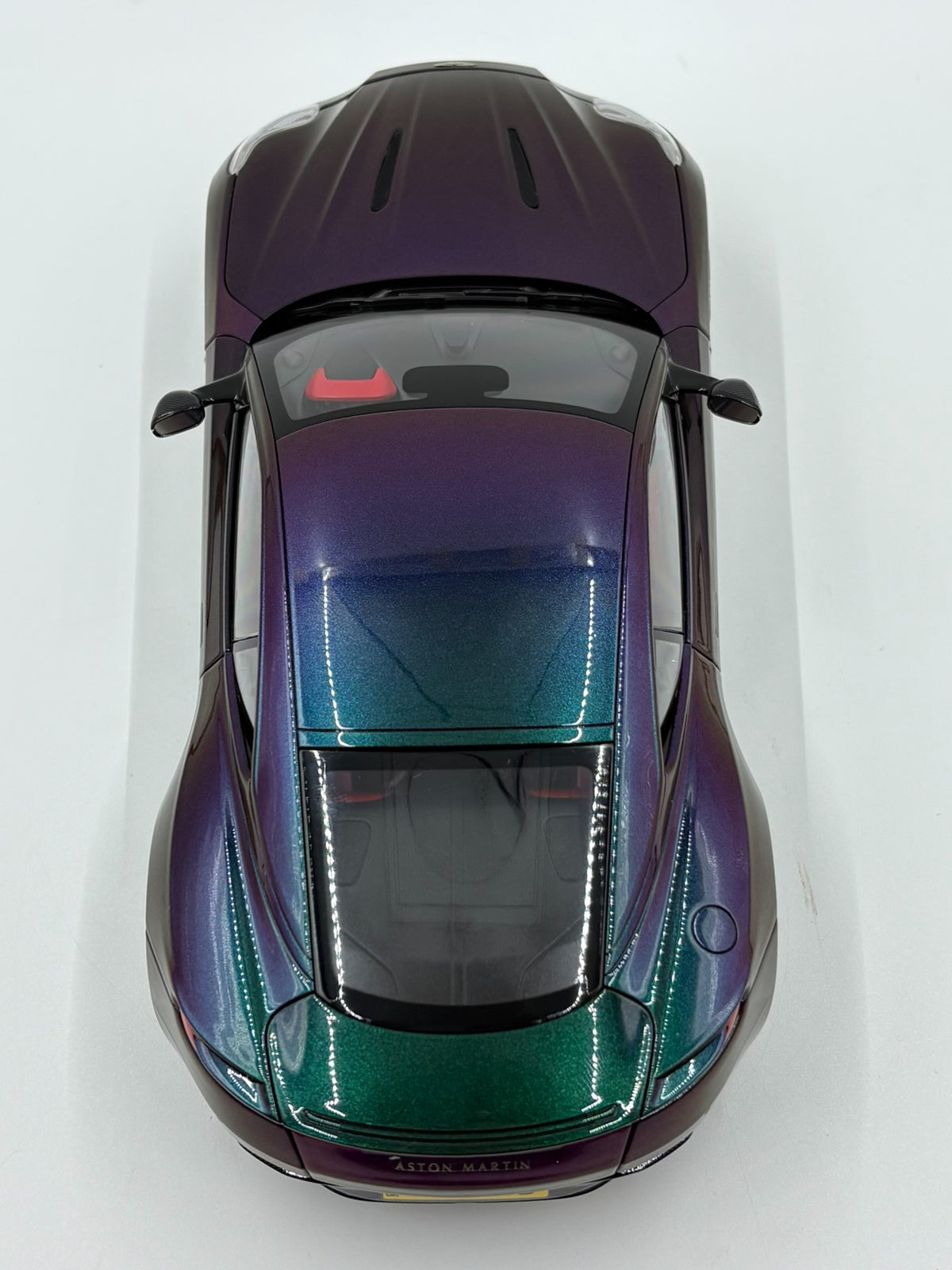 Scale Model 1 18Aston MartinDB 12 - immagine 8