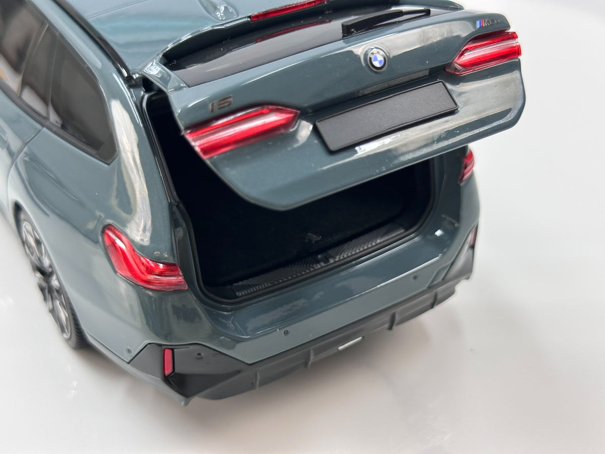 MINICHAMPS BMW i5 M60 TOUR TOURING 2024 110023600 1:18 - immagine 8
