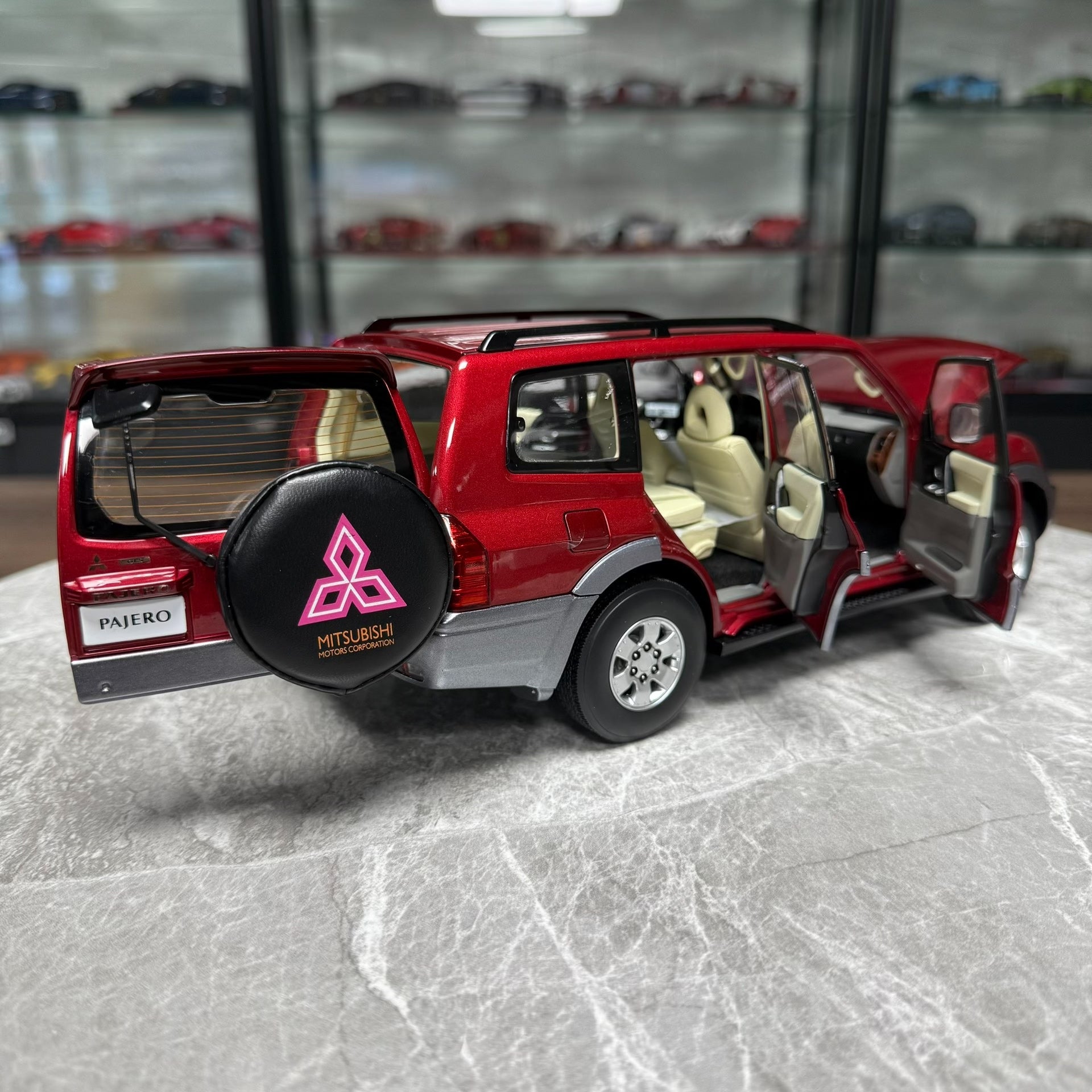 YC Model Mitsubishi V73 1:18 Alloy Model image 8
