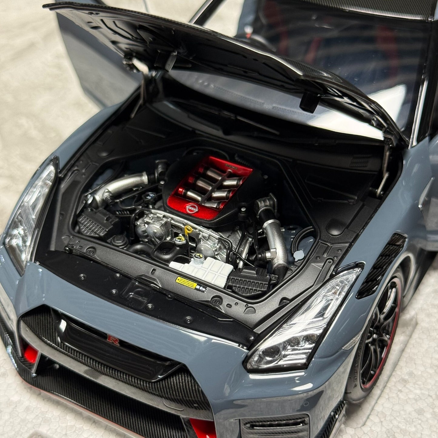 Motorhelix Nissan GT-R R35 1:18 Alloy Model image 8