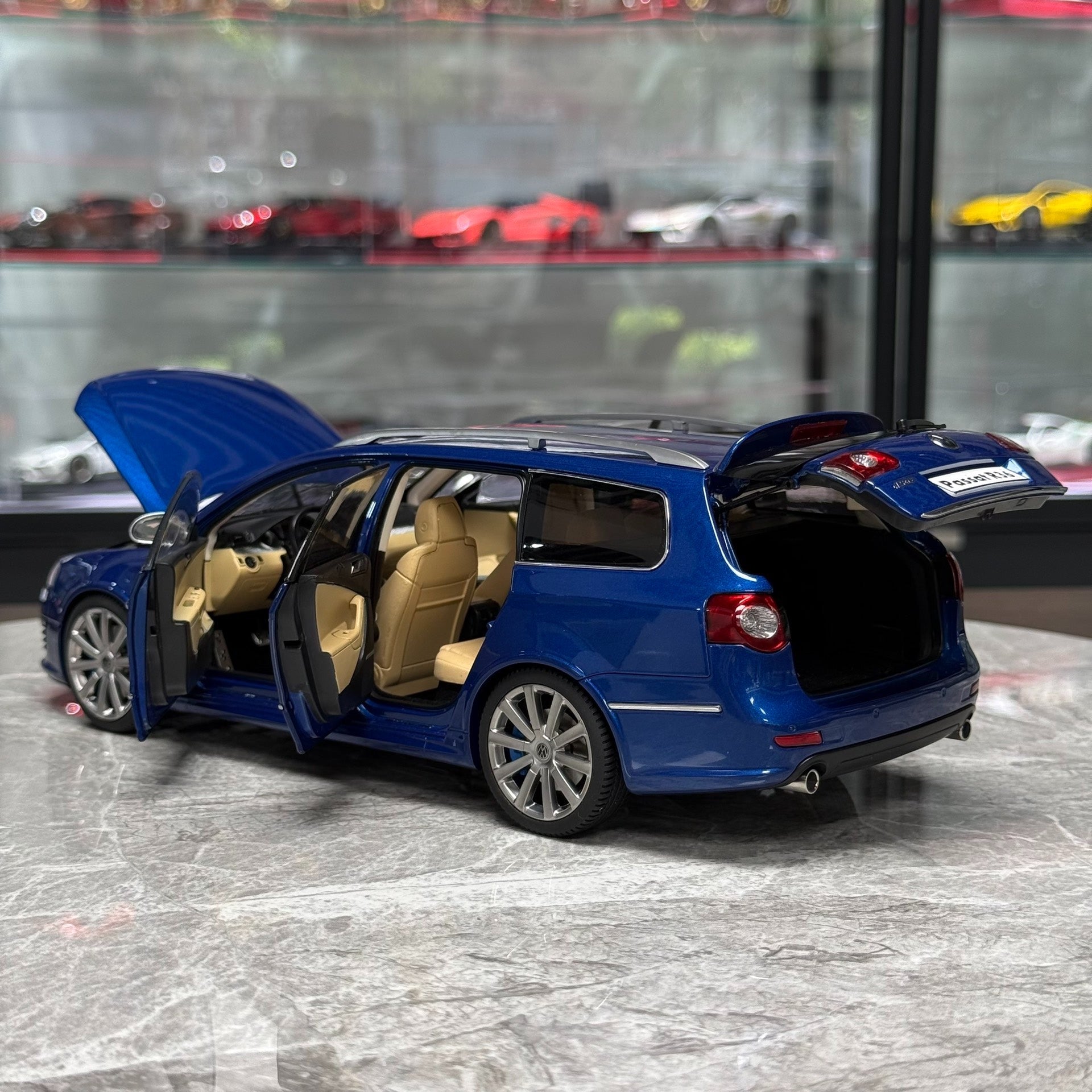 NZG Volkswagen Passat Estate R36 1:18 Alloy Model image 8