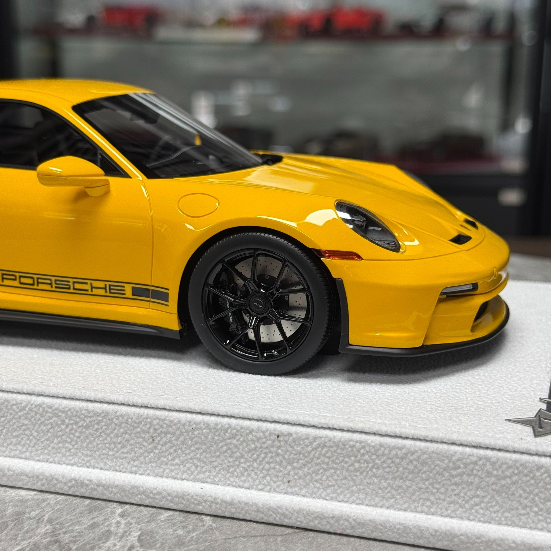 FuelMe Porsche 911 992 GT3 1:18 Resin Model image 8