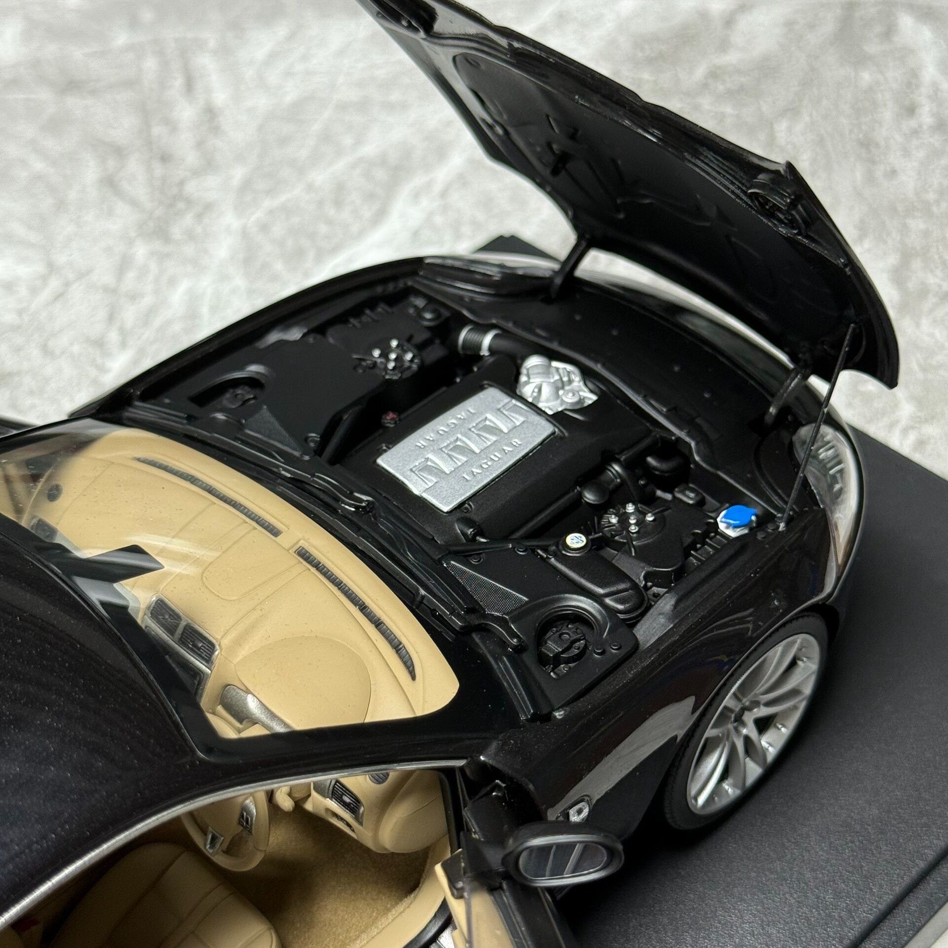 AUTOart Jaguar XK Coupe 1:18 Alloy Model image 9