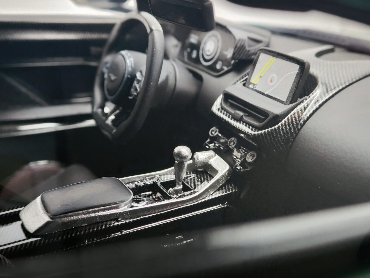 Scale Model Runner Aston Martin Valour RNR 020 1:18 - immagine 9