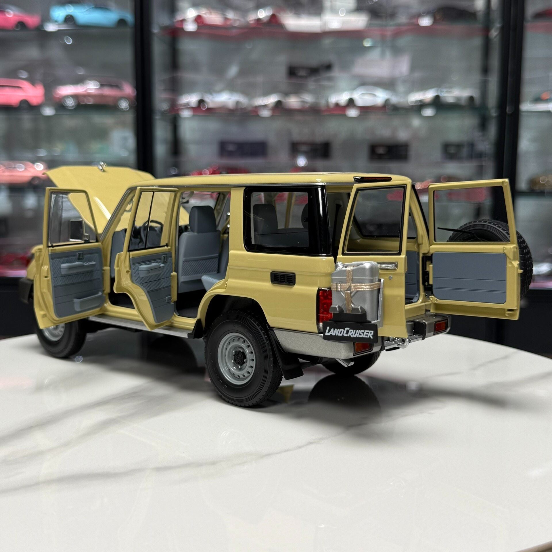 Almost Real Toyota Land Cruiser 76 LC76 2017 1:18 Alloy Model image 9