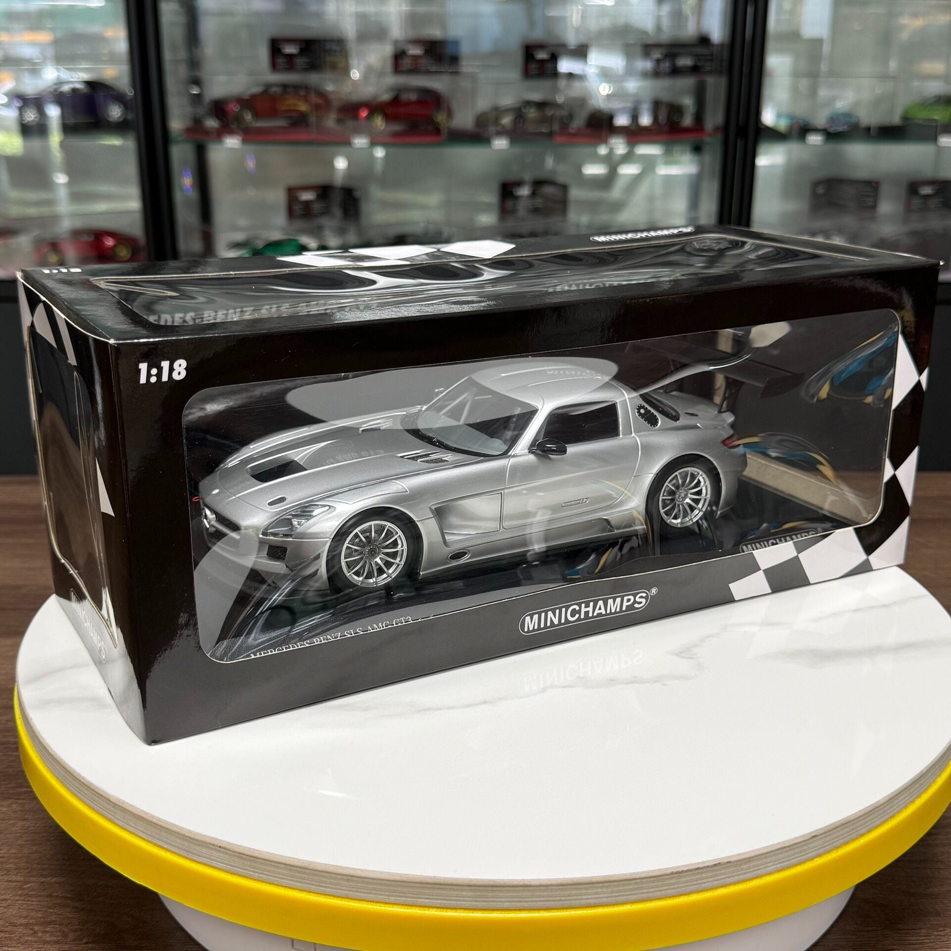 MINICHAMPS Mercedes-Benz SLS AMG GT3 1:18 Alloy Model image 9