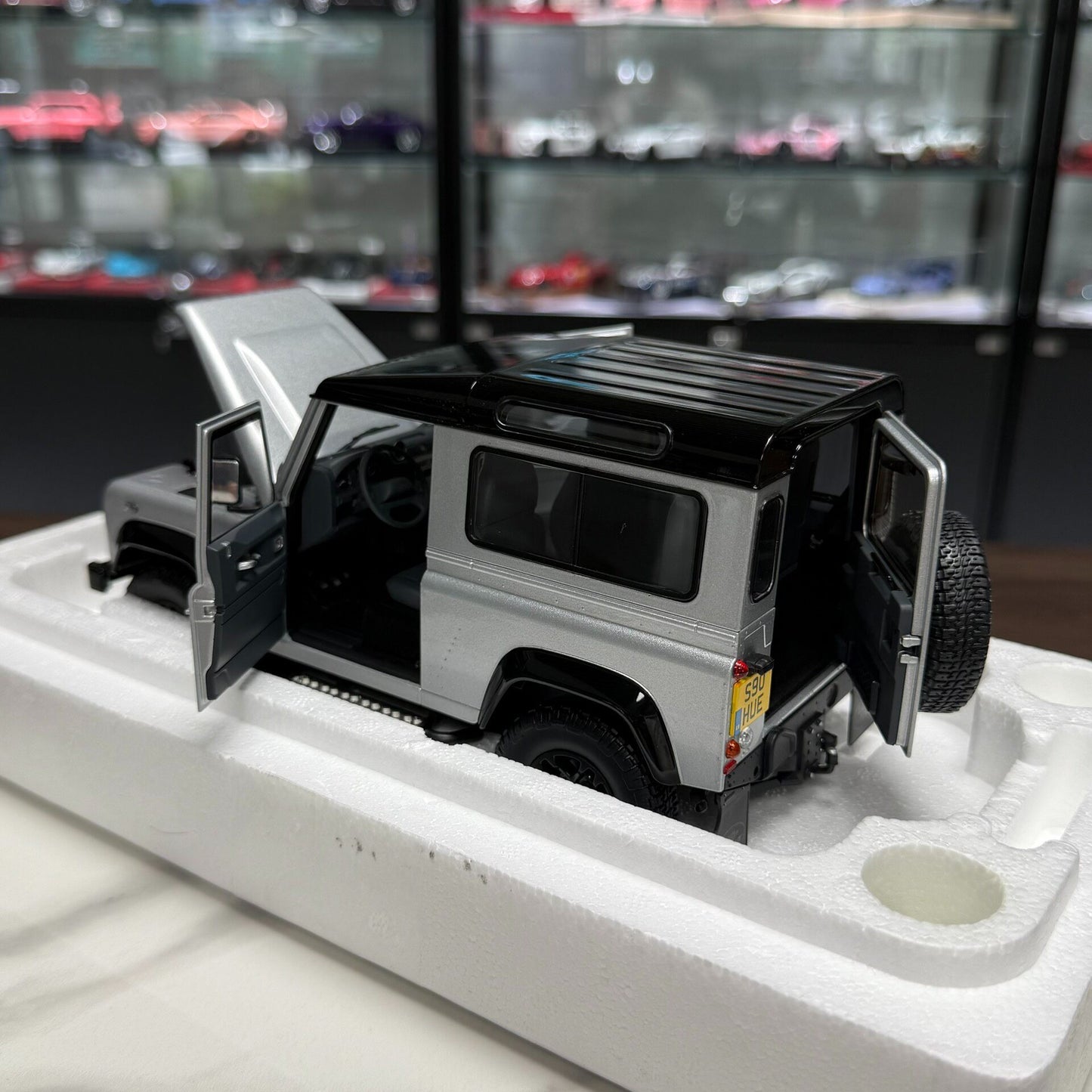 Almost Real Land Rover 90 1:18 Alloy Model image 9