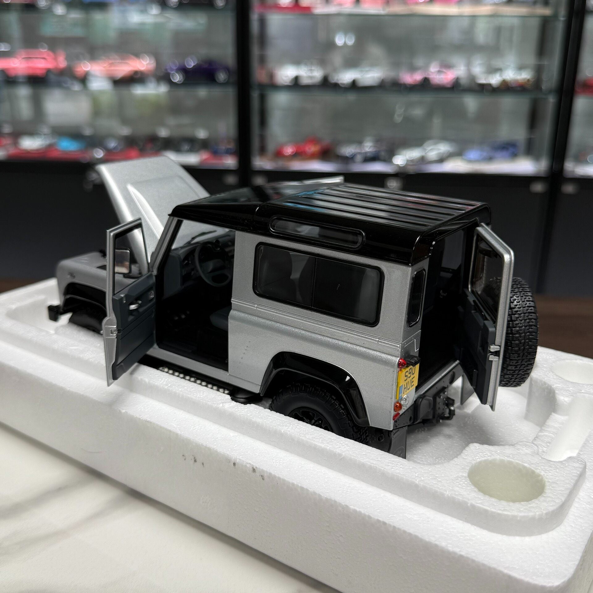 Almost Real Land Rover 90 1:18 Alloy Model image 9