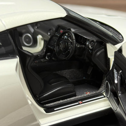 AUTOart Nissan GT-R R35 V-Spec 1:18 Alloy Model image 9