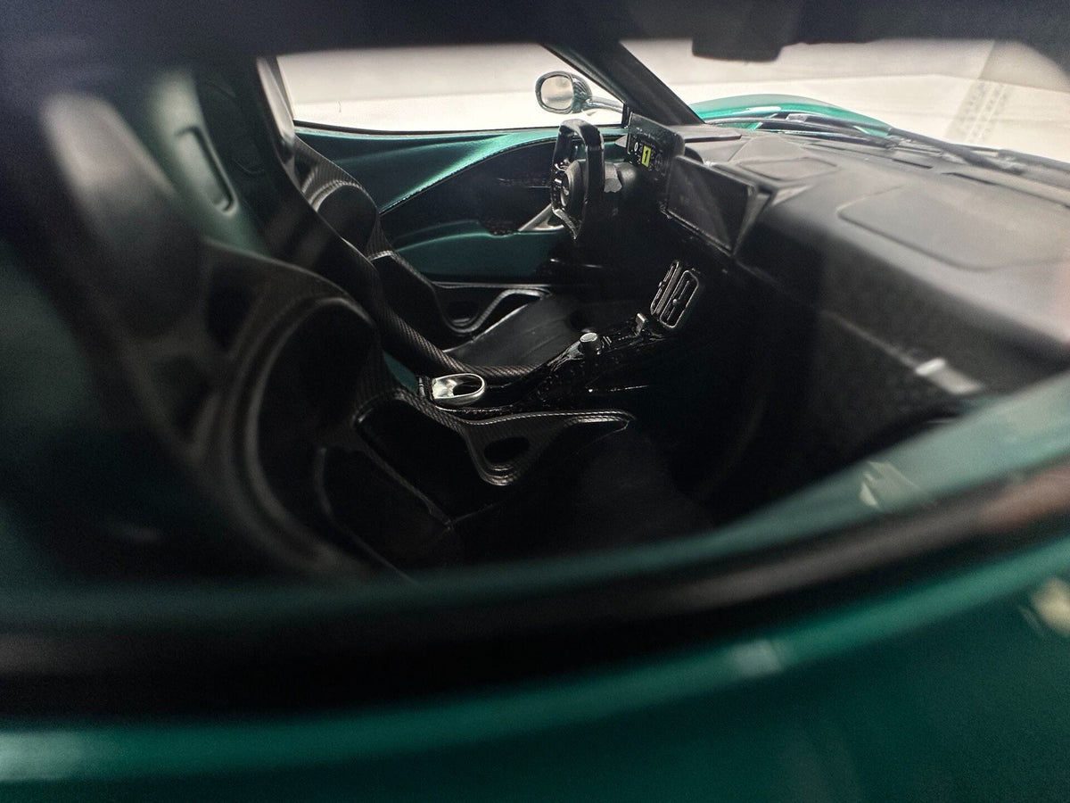 TopSpeed Aston Martin Valhalla P Podium 1:18 Green - immagine 9