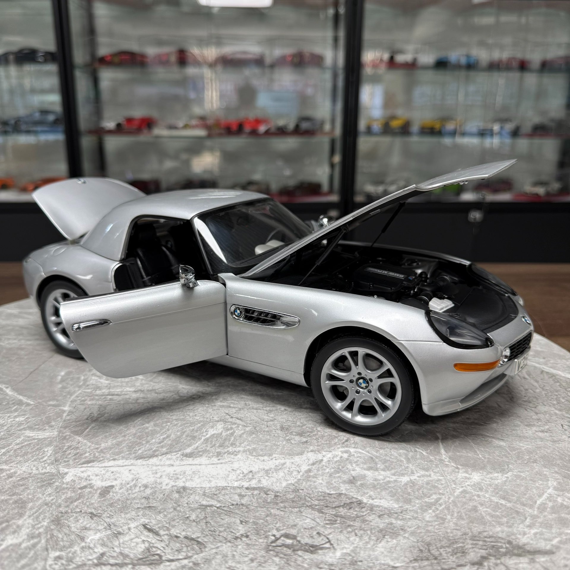 Kyosho BMW Z8 1:12 Alloy Model image 9