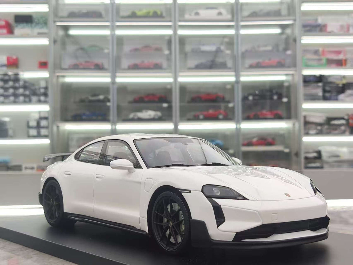 MINICHAMPS Porsche TAYCAN TUR TURBO 117069404 1:18 White - immagine 9