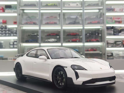 MINICHAMPS Porsche TAYCAN TUR TURBO 117069404 1:18 White - immagine 9
