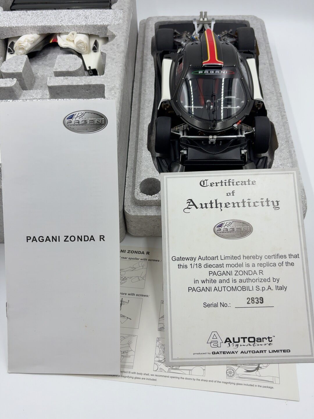 AUTOart PaganiZonda R DiecastModel 1:18 - immagine 9