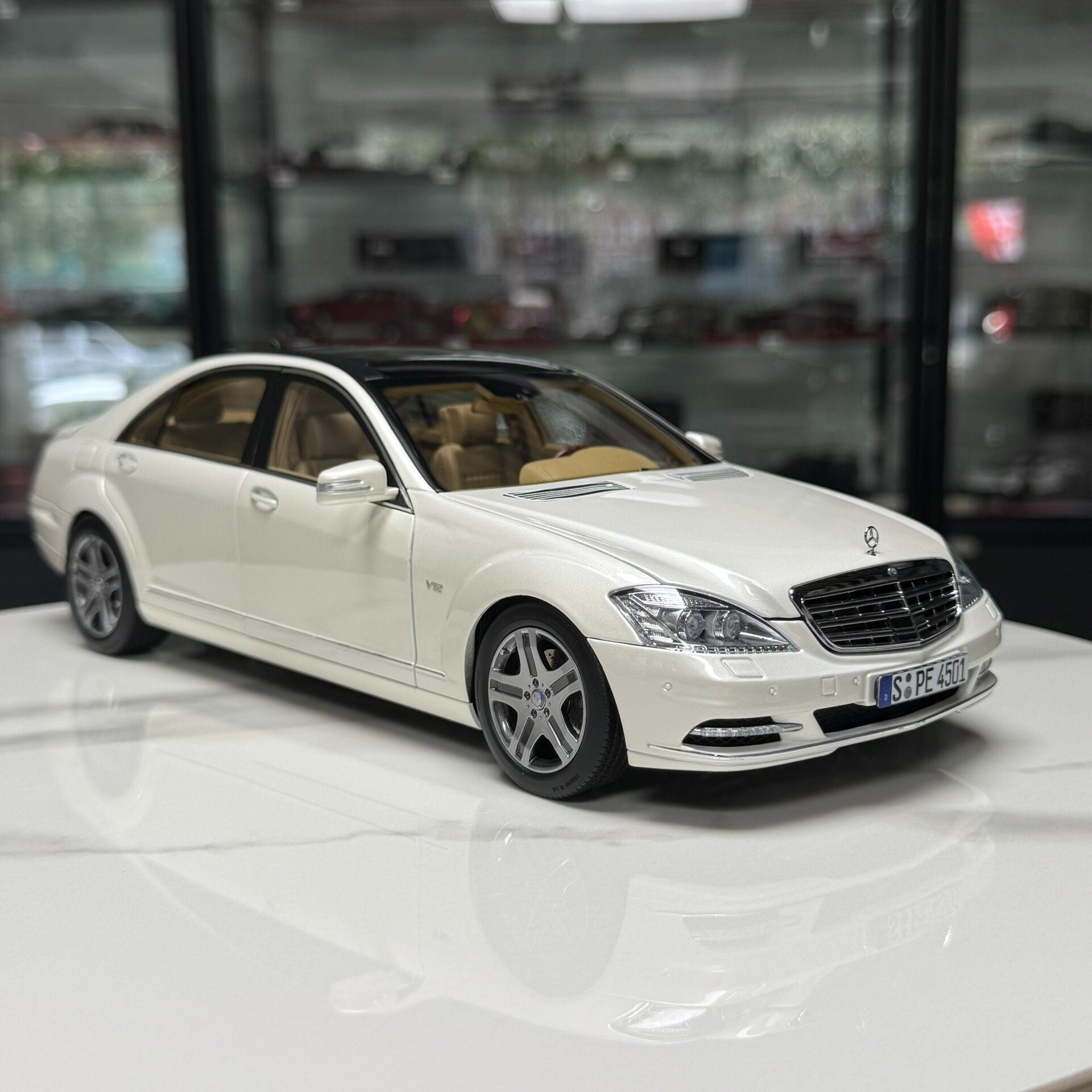 Motorhelix Mercedes-Benz S-Class S600L W221 1:18 Alloy Model image 9