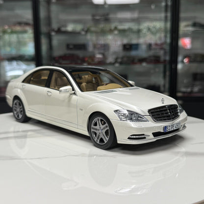 Motorhelix Mercedes-Benz S-Class S600L W221 1:18 Alloy Model image 9