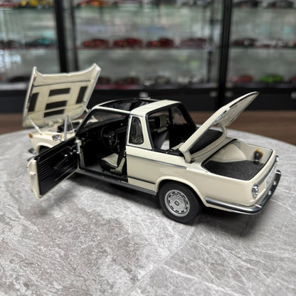 AUTOart BMW 2002 BAUR 1:18 Alloy Model image 9