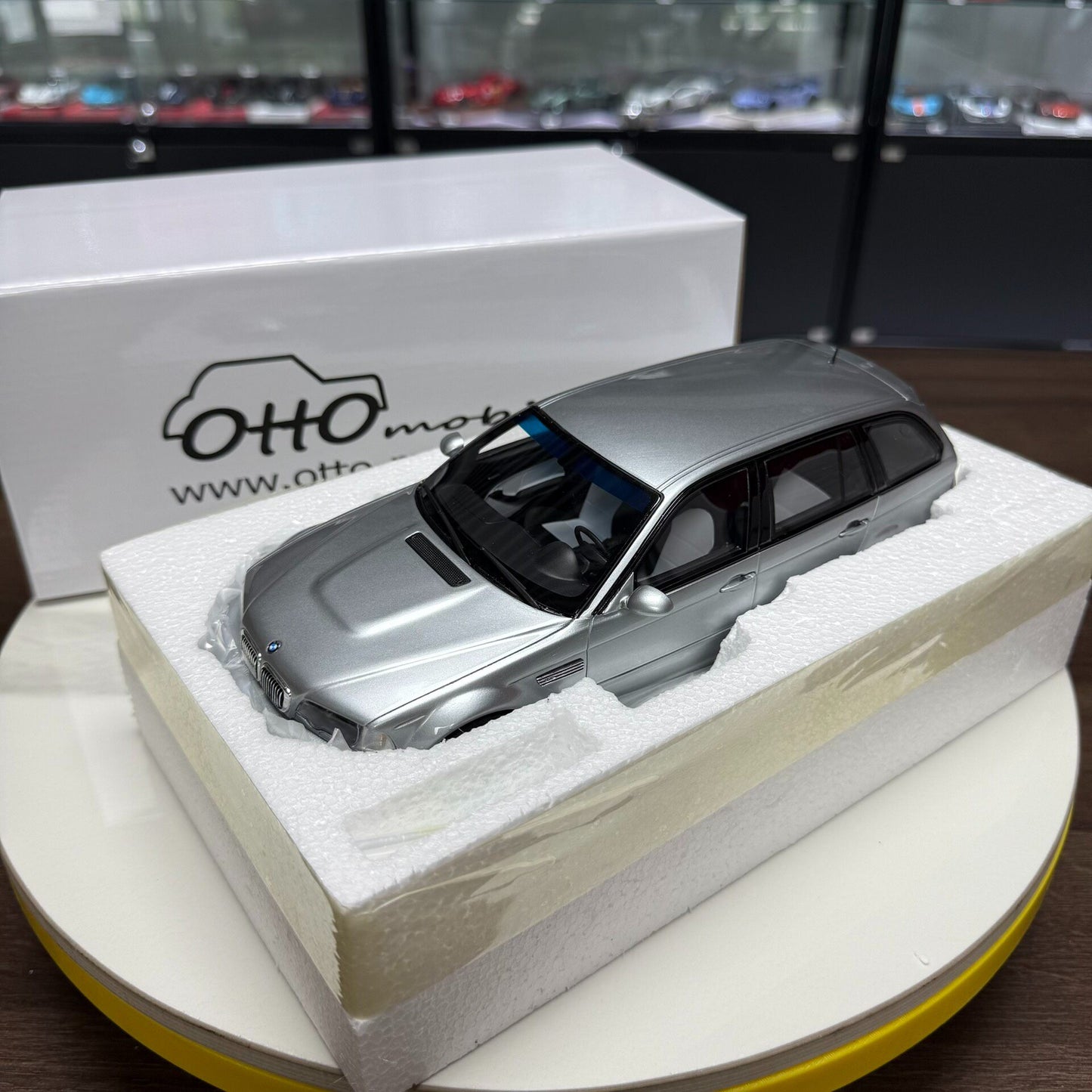 OttOmobile BMW e46 M3 touring 1:18 Resin Model image 9