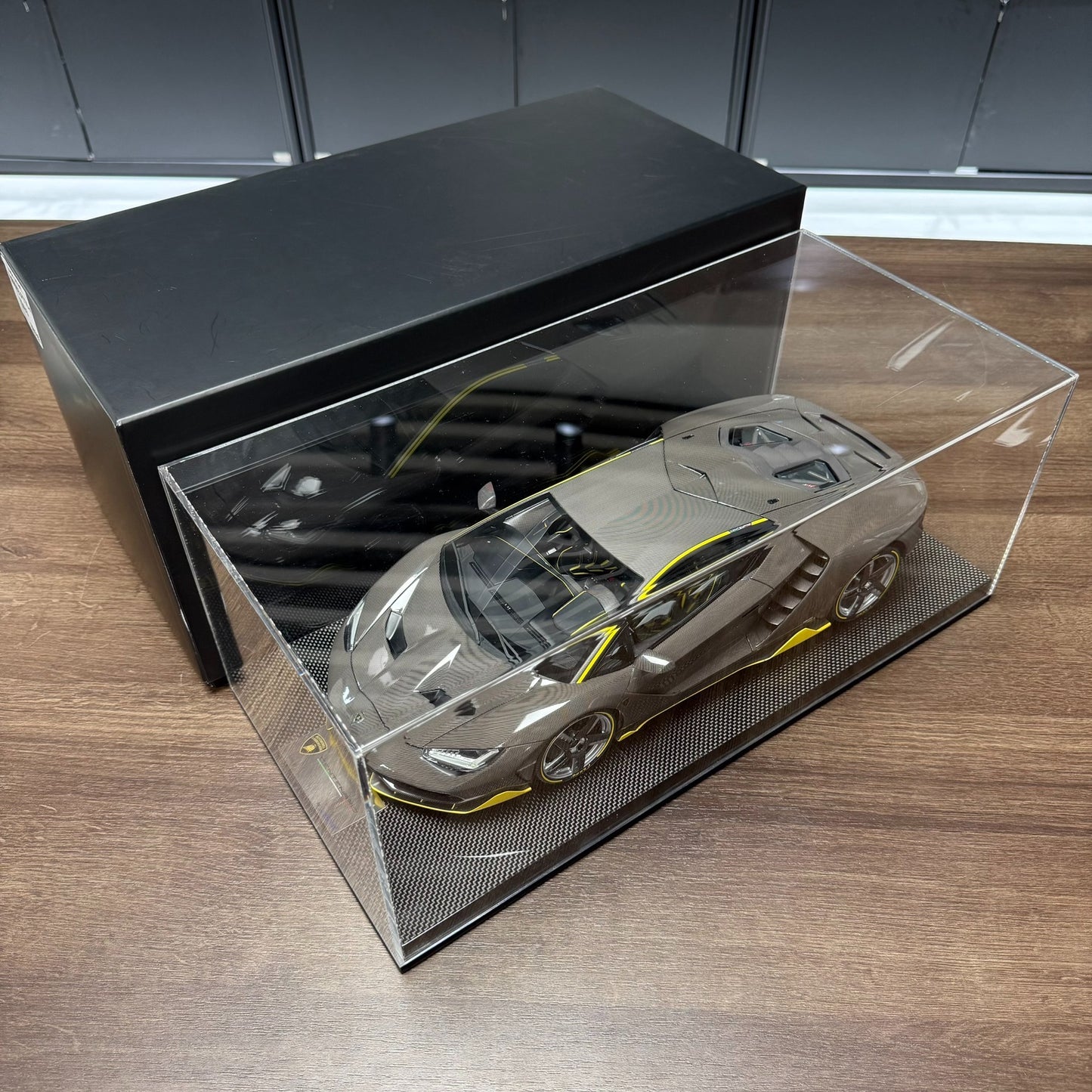Looksmart Lamborghini Centenario LP770-4 1:12 Resin Model image 9
