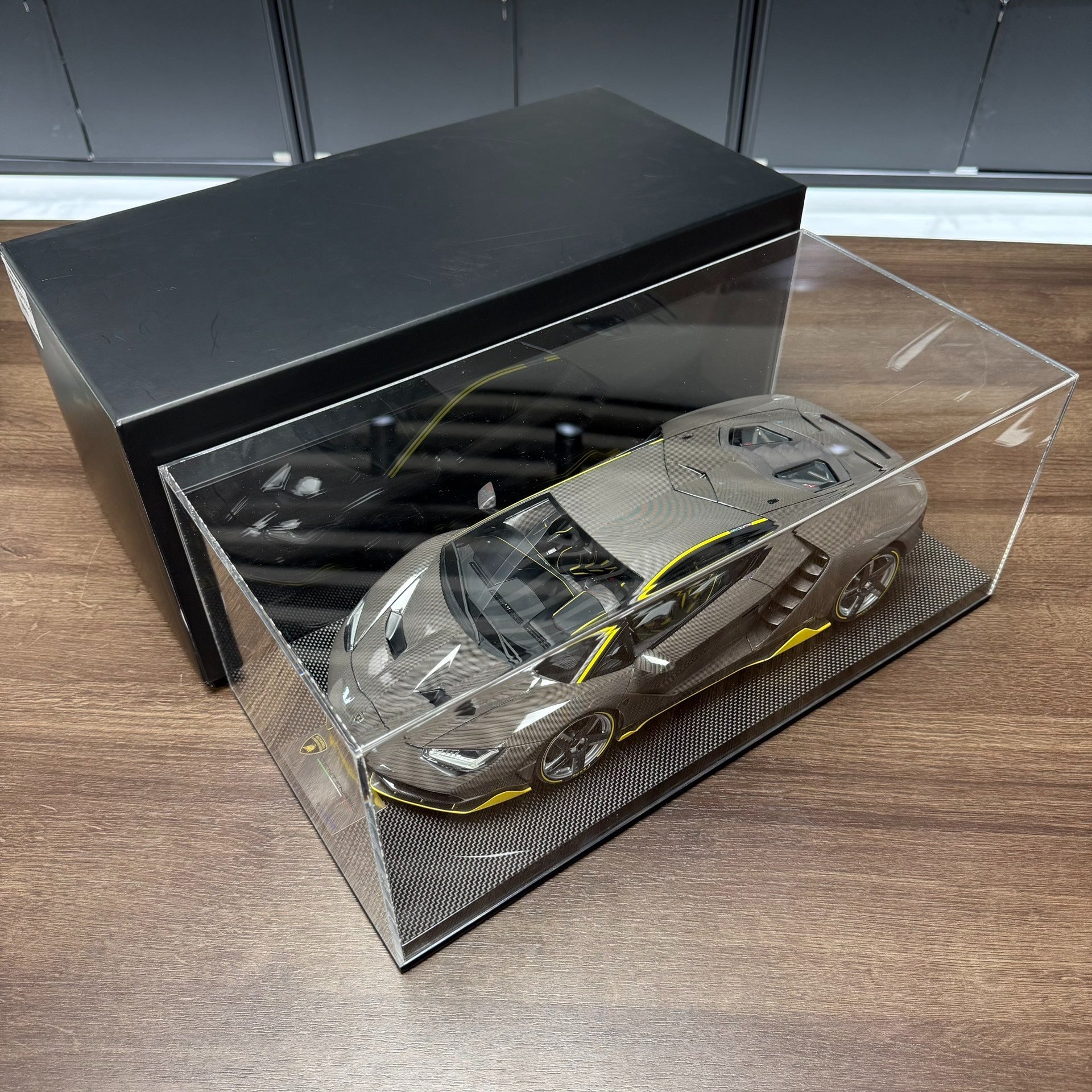 Looksmart Lamborghini Centenario LP770-4 1:12 Resin Model image 9