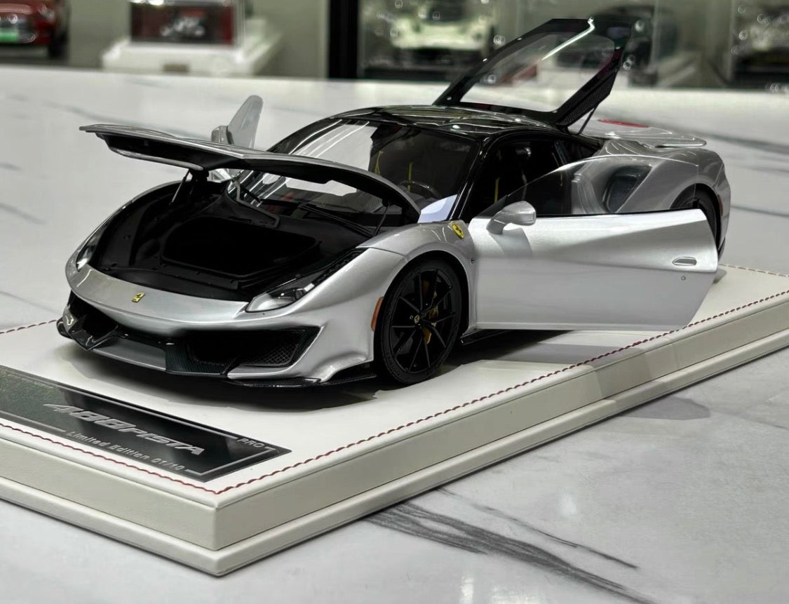 DM DinoModel 1/18 Ferrari 488 Pista Fully Open Resin Silver No.01