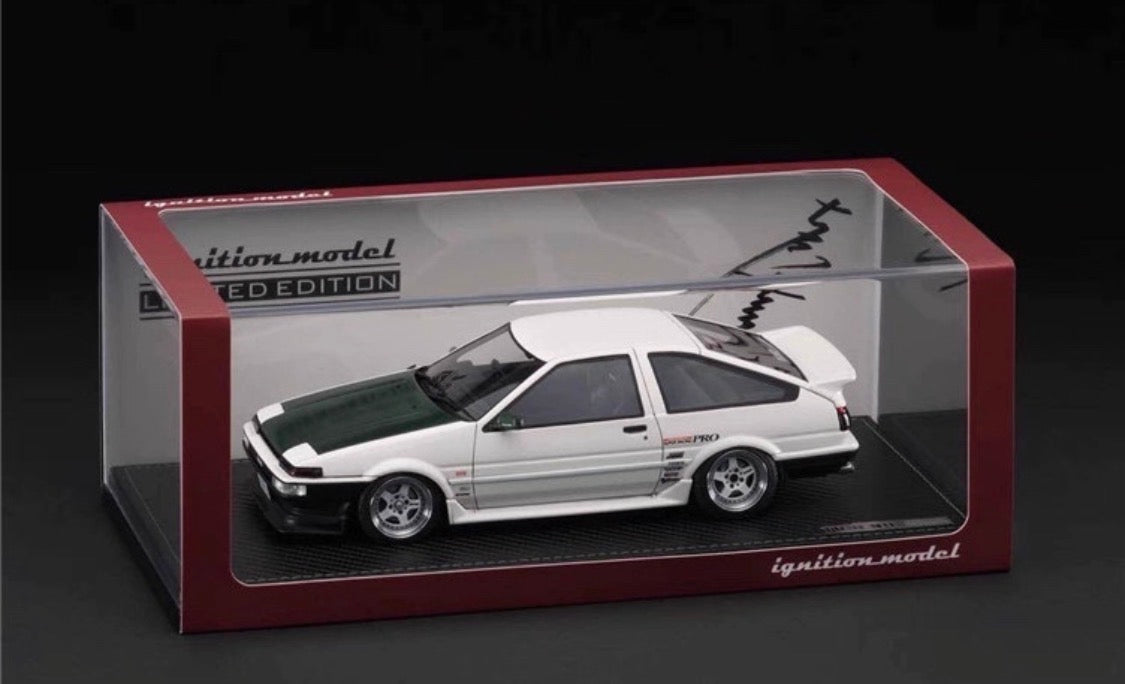 Ignition Model 1/18 Toyota Sprinter Trueno AE86 3 Door TK-Street Version with Keiichi Tsuchiya Figurine IG1296