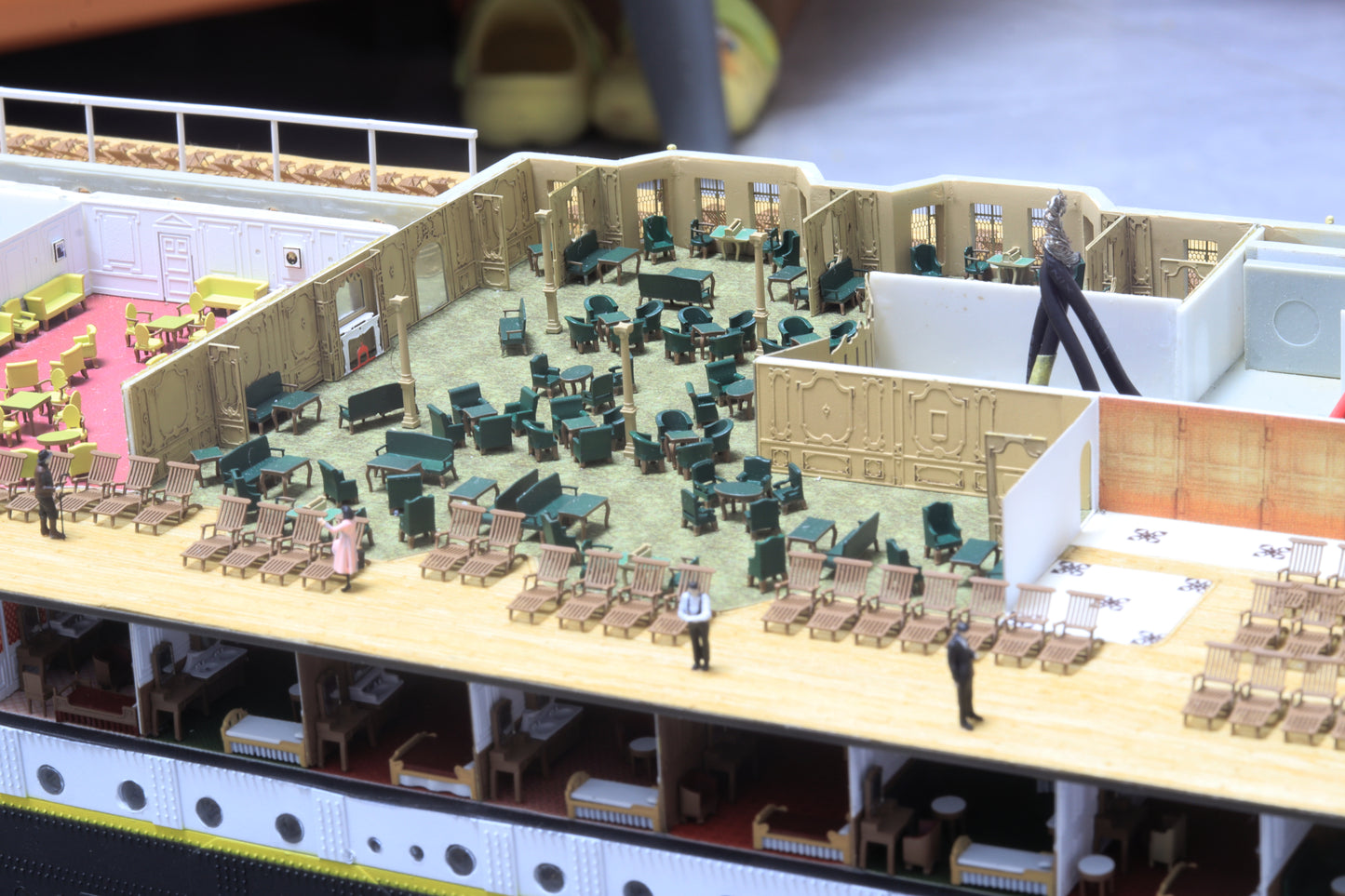 1/200 RMS Titanic Finished Model with Interior Structure – Museum-Grade Edition