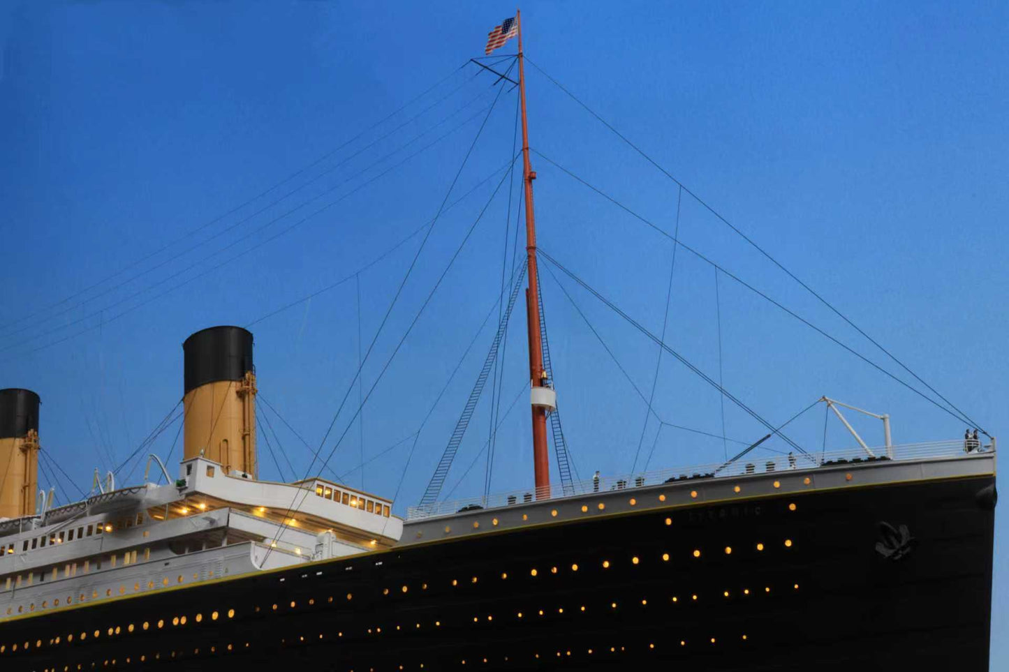 1/200 RMS Titanic Finished Model with Interior Structure – Museum-Grade Edition