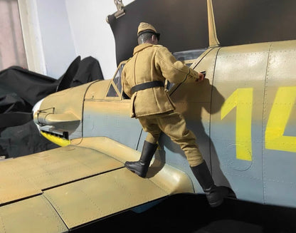 Pre-Order BF-109G-6 1/6 Scale Museum Display Cockpit Scene Hartmann / Galland Tribute Edition