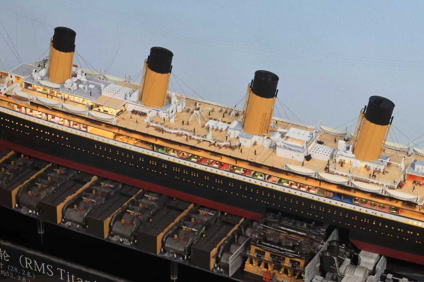 1/200 RMS Titanic Finished Model with Interior Structure – Museum-Grade Edition