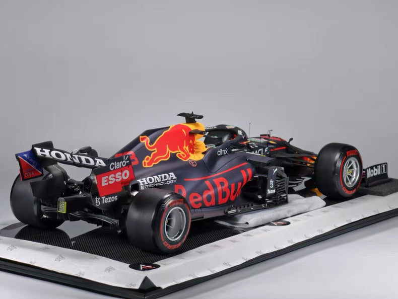 Amalgam 1/8 Red Bull Racing RB16B – 2021 Abu Dhabi Grand Prix F1 Model