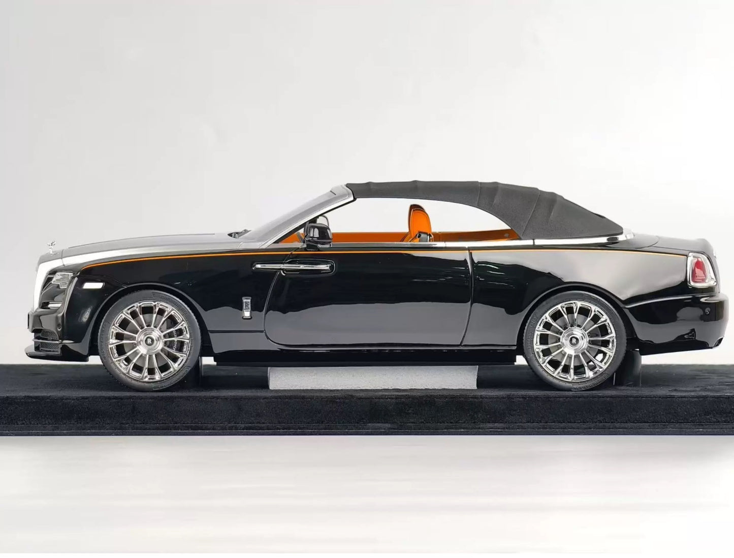 HH 1/18 Rolls-Royce Dawn Black & Silver Two-Tone Resin Model
