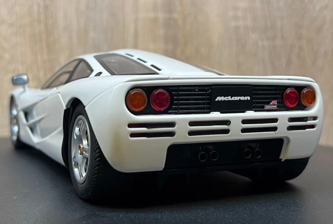 AUTOart 1/18 McLaren F1 White
