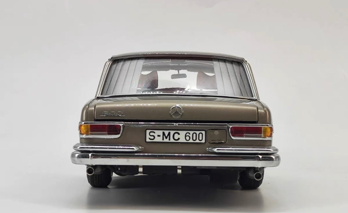 CMC 1/18 Mercedes-Benz Pullman Limousine Gold Sunroof Diecast Model