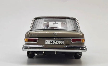 CMC 1/18 Mercedes-Benz Pullman Limousine Gold Sunroof Diecast Model