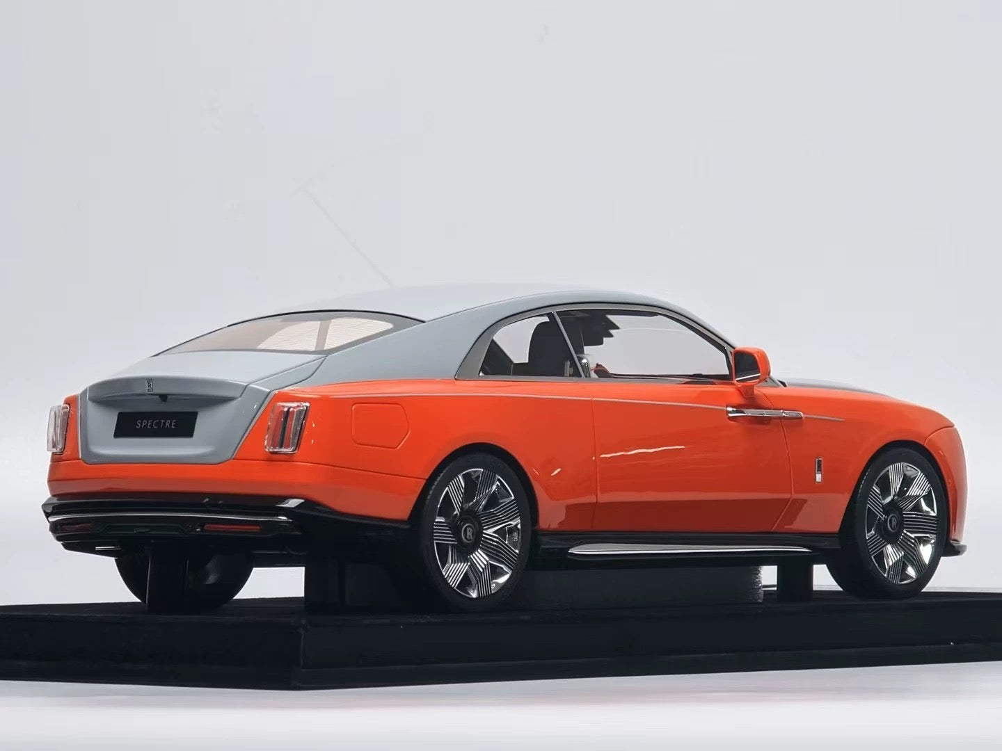 HH 1/18 Rolls-Royce Spectre Resin Limited Edition Model
