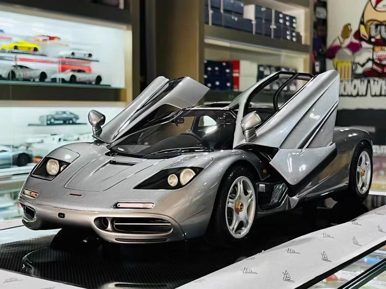 Amalgam 1/8 McLaren F1 Resin Model