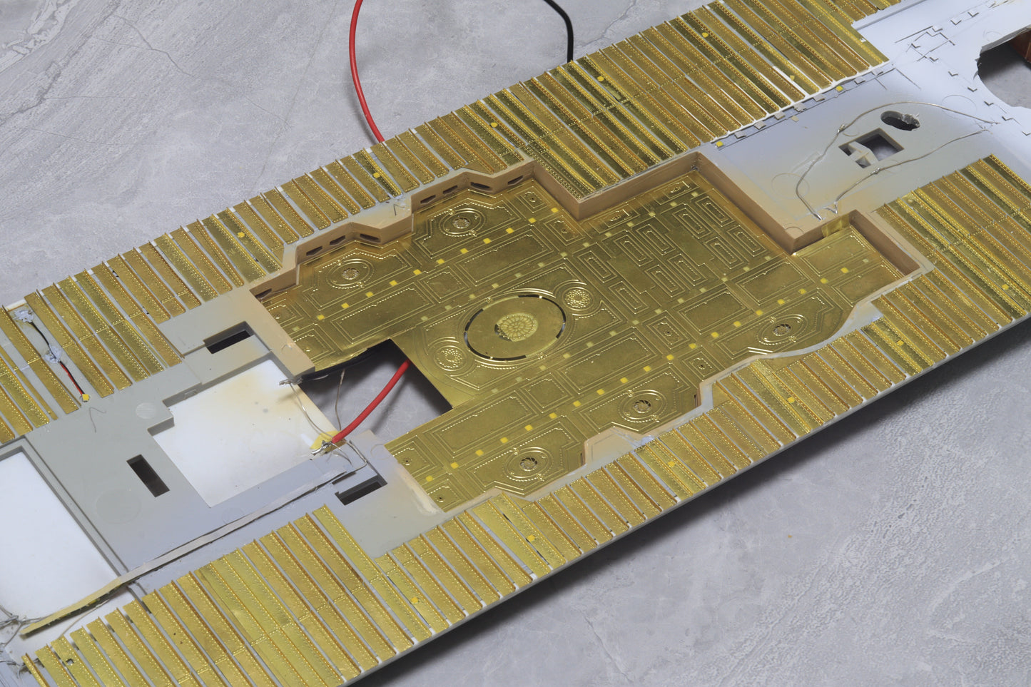 1/200 RMS Titanic Finished Model with Interior Structure – Museum-Grade Edition