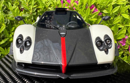 Kash 1/18 Pagani Zonda Cinque Exposed Carbon White Limited Edition